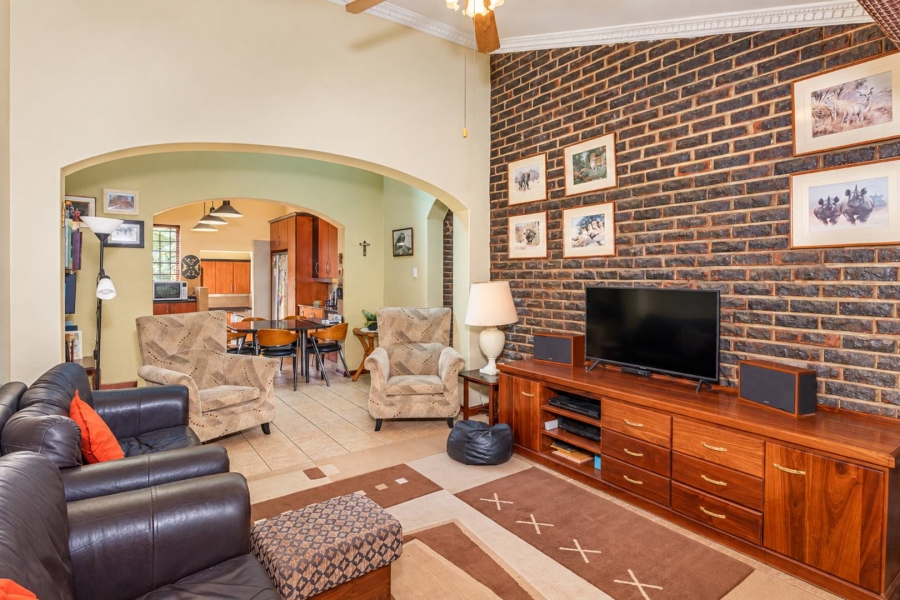 5 Bedroom Property for Sale in Schoemansville North West